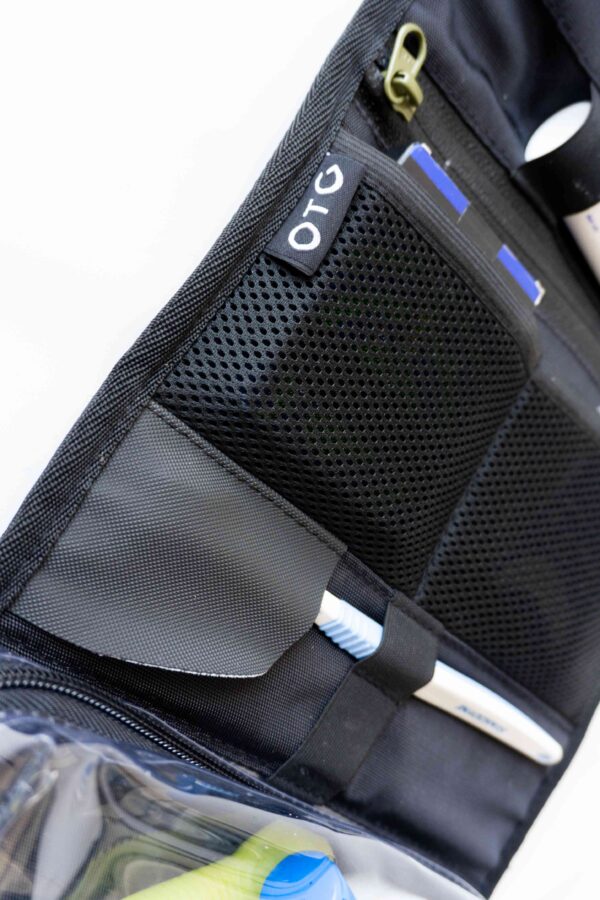 Elastic mesh pockets of toiletry pouch