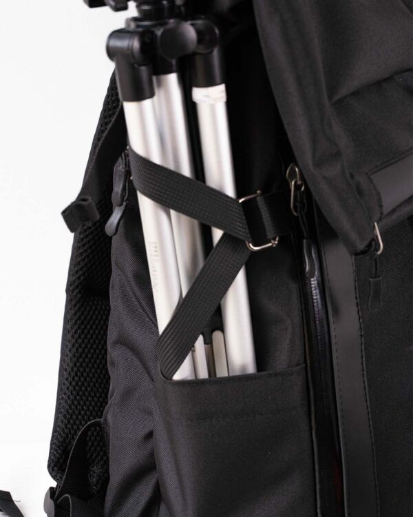 G-hook for side pocket