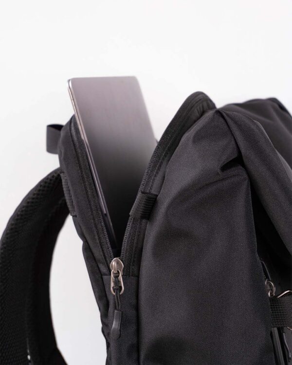 16''Laptop compartment